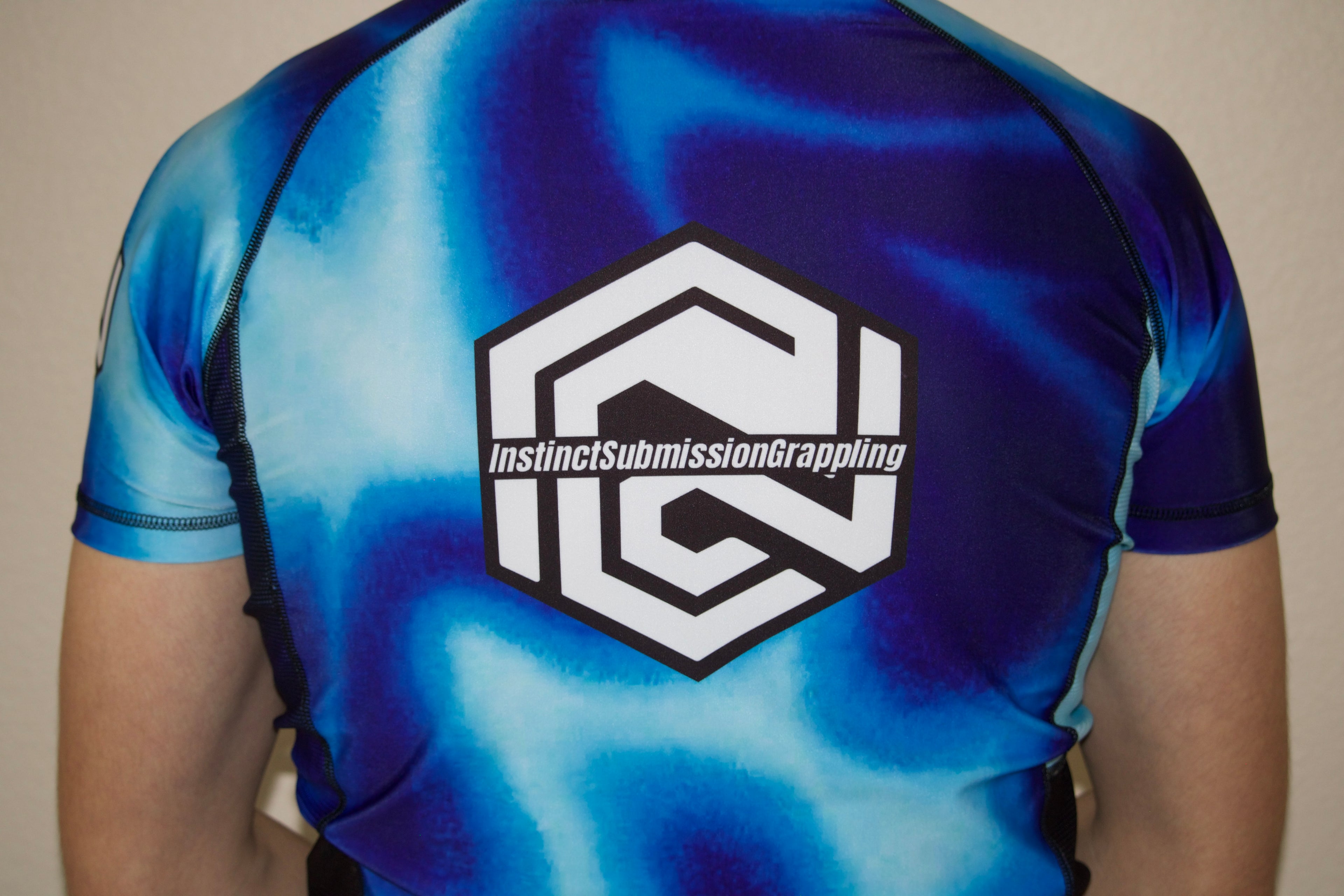 WAVE V3 SHORT SLEEVE RASH GUARD